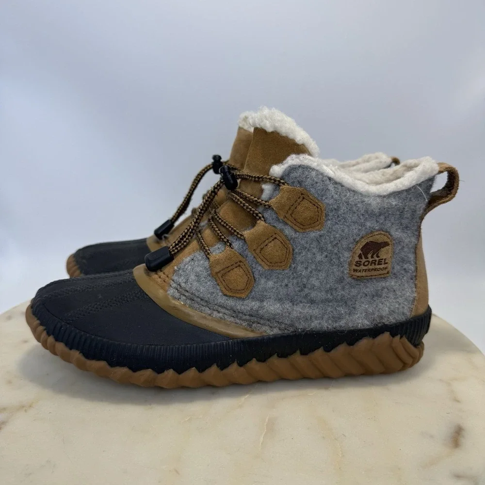 Sorel Women's Out n About Plus Wool Insulated Waterproof Duck Boots Size 5